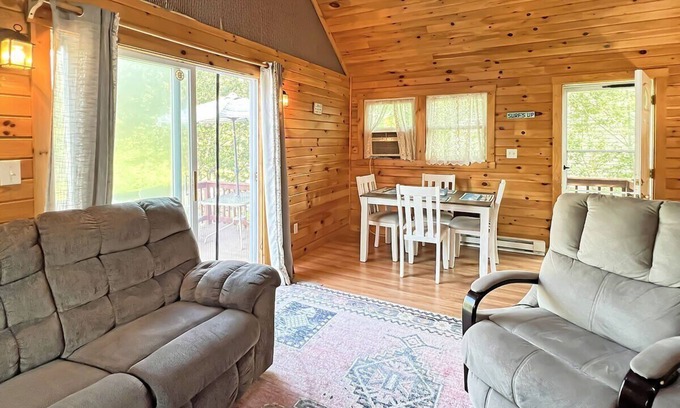 York Beach House | Beach Daze - Charming 2-Bedroom Cottage in York, Southern Maine Coast