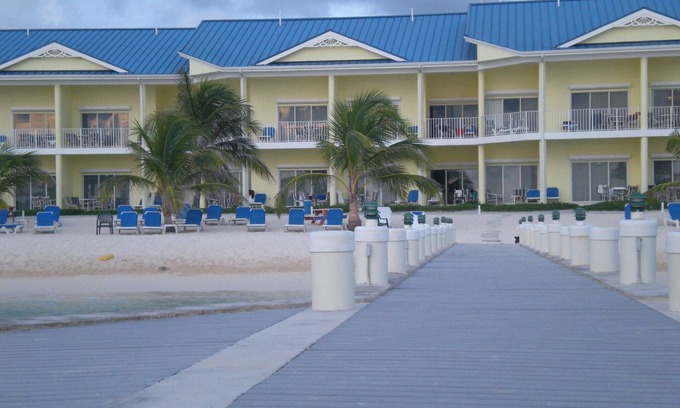 Colliers Bay Condo | Beach Front 2 bdrm/2 bath Villa CastAway Cove Resort 1st Floor