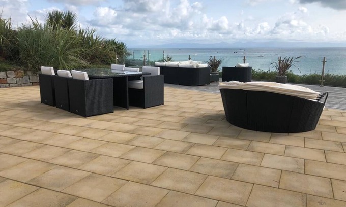 Mynytho Ski Chalet | Beach front chalet on the exclusive 5 star Warren Holiday Park