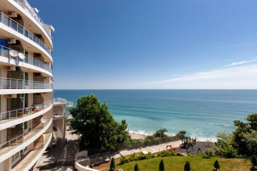 Byala Apartment | Beach Front Luxurious Two Bedroom Apartment