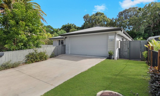 Toogoom House | Beach Front, Modern & Spacious, Securely Fenced for Kids & Pets