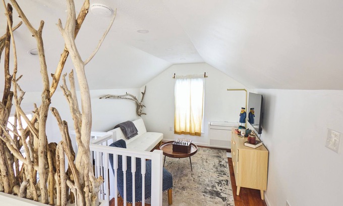 Hull House | Beach Getaway! Sun, Sand, & Dreamy Summer Deals!