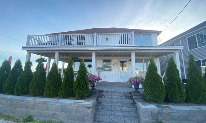 Old Lyme House | Beach House steps from the ocean! Old Lyme, CT