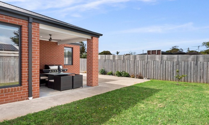 Indented Head House | Beach Life - Modern beach bound entertainment