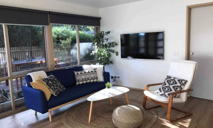 McCrae House | Beach side villa in McCrae