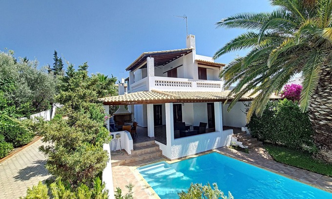 Plepi House | Beach villa with private pool, garden and boat dock, near the seafront (3 bedrooms)