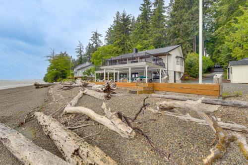Anderson Island House | Beachfront Anderson Island Escape Rainier Views!