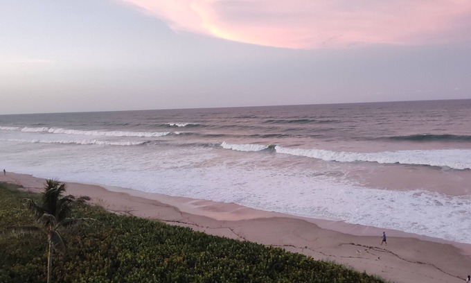 Hutchinson Island South Condo | Beachfront condo in fabulous Jensen Beach