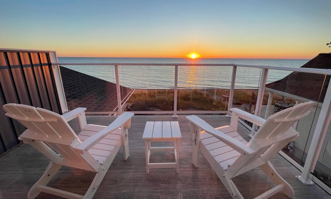 Ashfield-Colborne-Wawanosh Cottage | Beachfront Cottage in Amberley, Newly built!