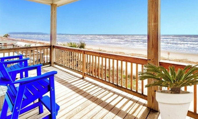 Bermuda Beach House | Beachfront Dream Panoramic Views 2 Kings Fireplace