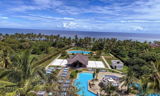 Diani Beach Apartment | Beachfront fully furnished, self-catering studio apartment in Diani, Kenya