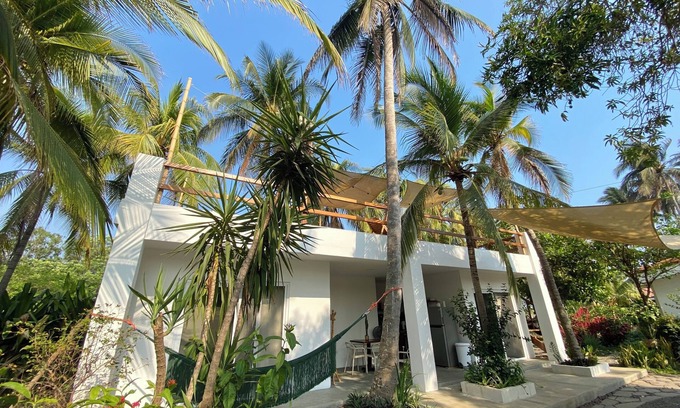 Sonsonate Cottage | Beachfront Guest House Surrounded by Nature