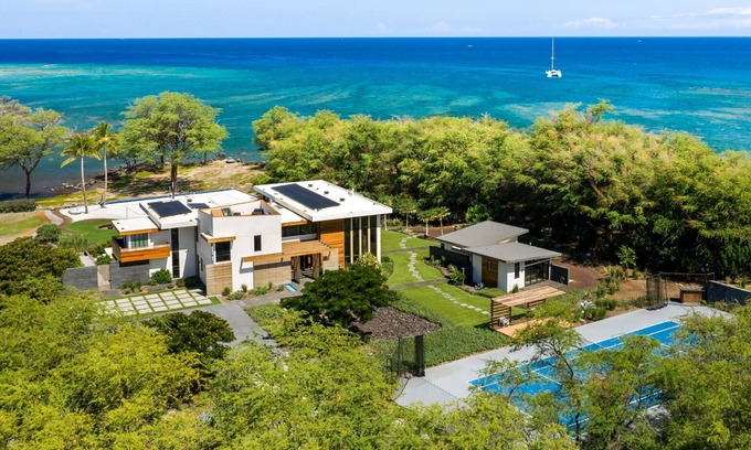 Puako House | BEACHFRONT HOME 2 acres, Pool, Tennis, Volleyball. Like your own private resort!