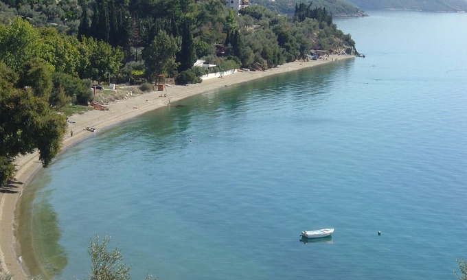 Afissos House | Beachfront Home for 4, Kalifteri Beach, Afissos