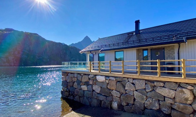 Vestvagøy Ski Chalet | Beachfront Paradise Lofoten