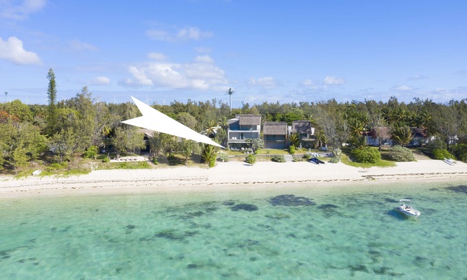 Poste Lafayette Apartment | Beachfront & Pool Poste Lafayette free internet wifi