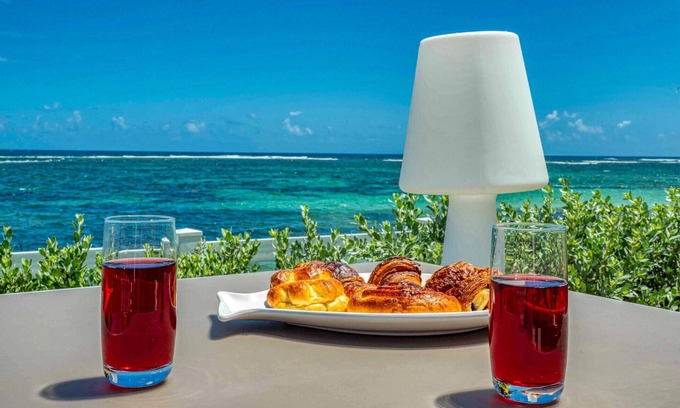 L'Autre-Bord Villa | Beachfront villa rental, sea view - sleeps 8