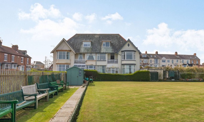 Hornsea Cottage | BEACHSIDE APARTMENT, pet friendly in Hornsea