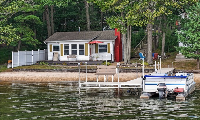 Lake City Cottage | Beachside Cottage on Sapphire Lake