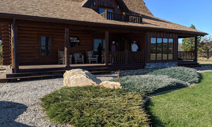 Hulett Cabin | Bear Lodge cozy is a 3 bedroom cabin located @ Golf Course at Devil's Tower.