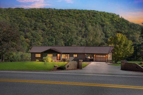 Cabins House | Bear Paw Cottage- 12 mins to Seneca Rocks cottage