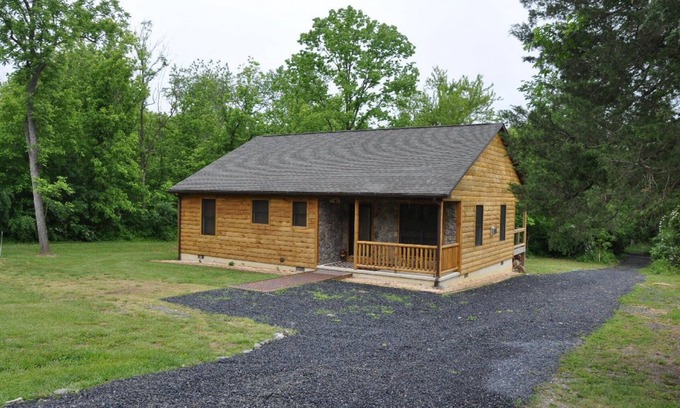 Rileyville Cabin | Bear Timbers log cabin on the Shenandoah River