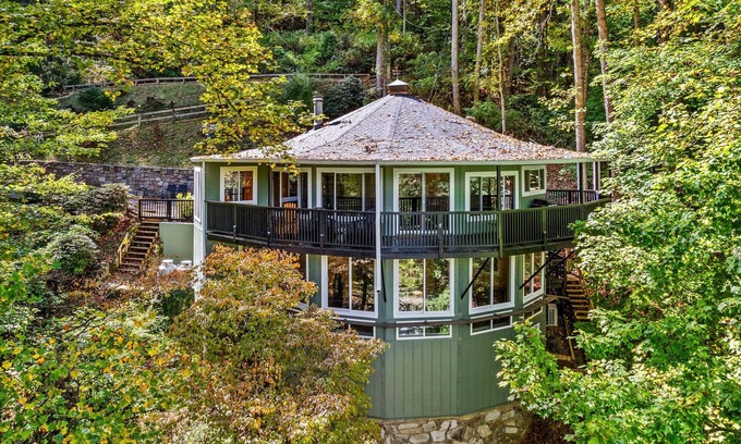 Maggie Valley Cabin | Beary Round Retreat - Views, 3 Master Suites, Minutes to Downtown, Large Deck!