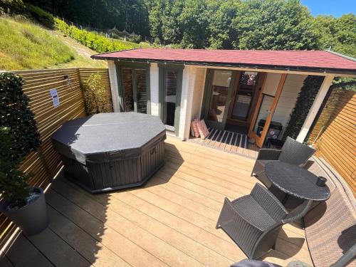 Headley Down Cabin | Beauslodge Authentic Log Cabin With Private Hot Tub