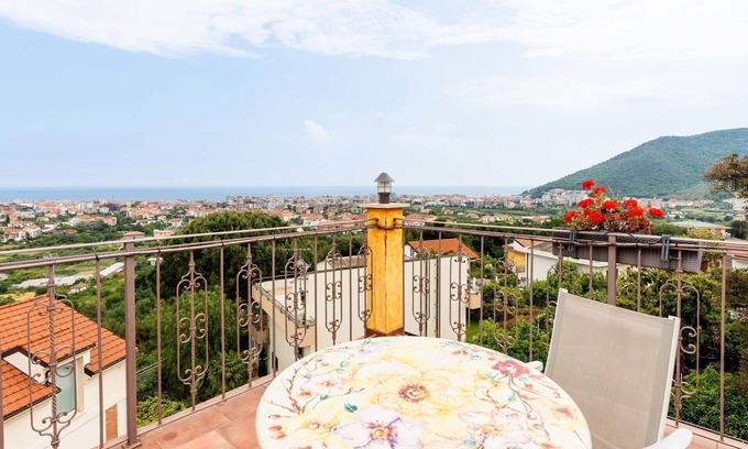 Borghetto Santo Spirito Villa | Beautiful apartment in villa for 5 people with WIFI, pool, A/C, balcony and pets allowed