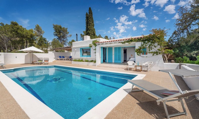 Sant Josep de sa Talaia Villa | Beautiful villa for 6 with large pool in the hills of san jose.Very well located