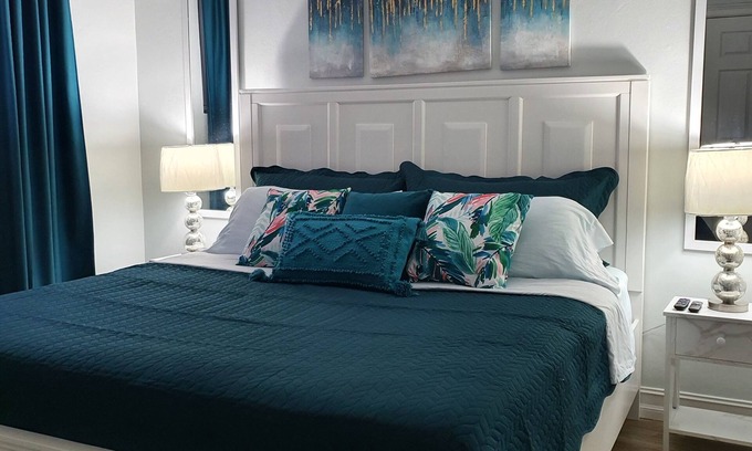 Coral Harbour Apartment | Beautiful 1 Bed 1 Bath Apartment with pool and with walking distance to beach