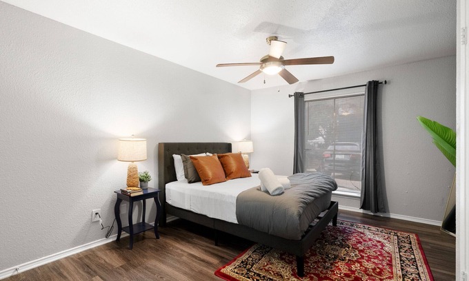 University Hills and Windsor Park Apartment | Beautiful 1BD/1BA in University Hills 3082