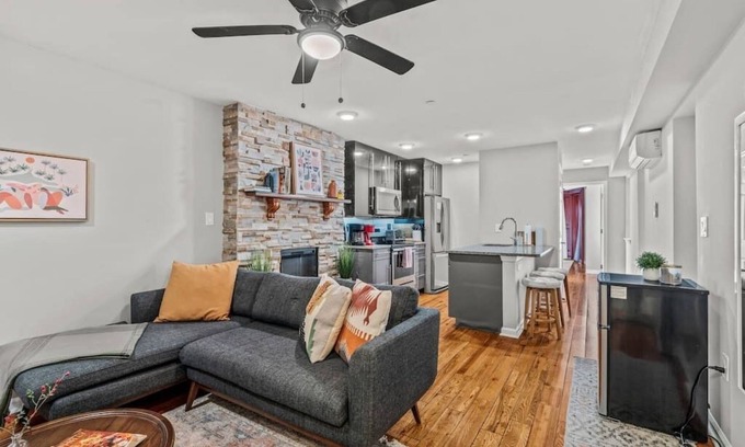 Rittenhouse Row Apartment | Beautiful 1BD With Balcony