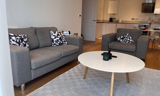 Lansbury Apartment | Beautiful 2 Bed in Bow E3 8 mins to Canary Wharf