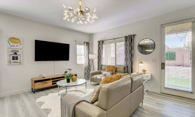 Enterprise House | ❤️Beautiful 2000sqft 4BR LV Home Perfect For Groups