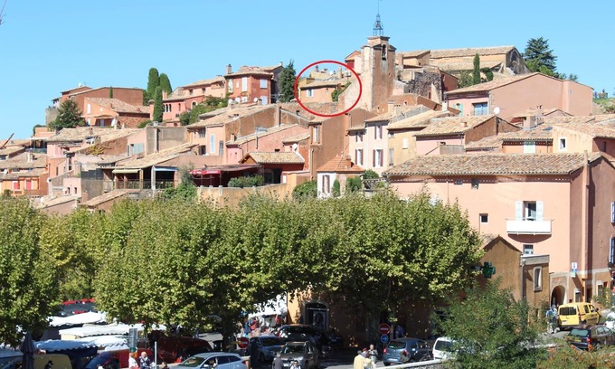 Roussillon House | Beautiful 250 year old Village House in centre of Roussillon with stunning views