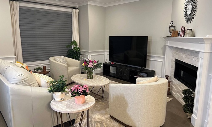 Palisades Park House | Beautiful 3-Bedroom Home only 20 minutes away from New York