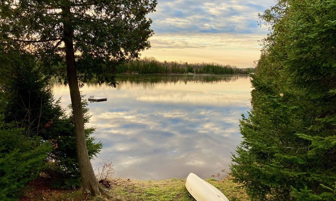 Dunchurch Cottage | Beautiful 3 Bedroom Cottage on Whitestone Lake