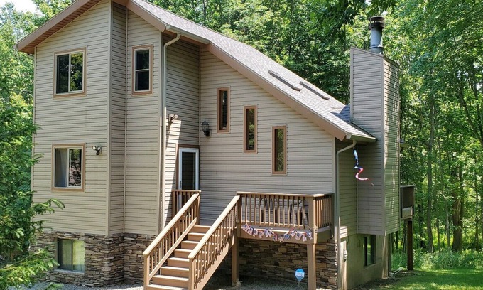 Lake Ariel House | Beautiful 3 bedroom updated home in the gated community, The Hideout