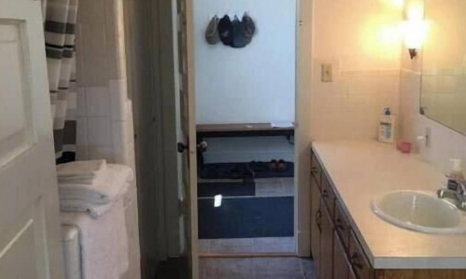 Cushing House | -Beautiful 4.5 BR/4 Ba home with 2 car garage