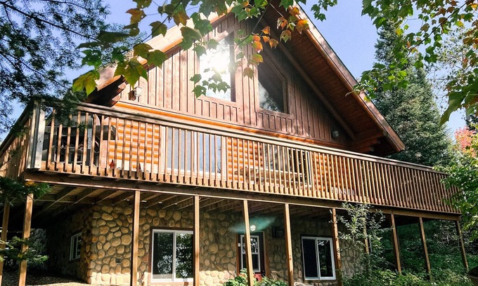 Cook Cabin | Beautiful 4 BR 4BA log home on Lake Vermilion, perfect for families. A/C + WiFi
