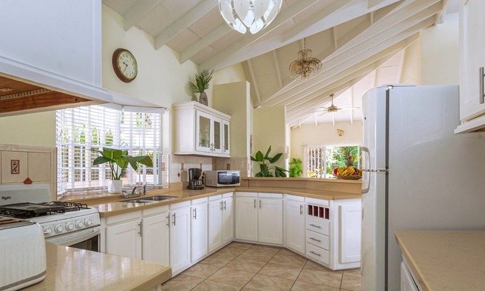 Cap Estate Villa | Beautiful 5-bed Villa With Views And Pool - Decaj 5 Bedroom Villa by RedAwning