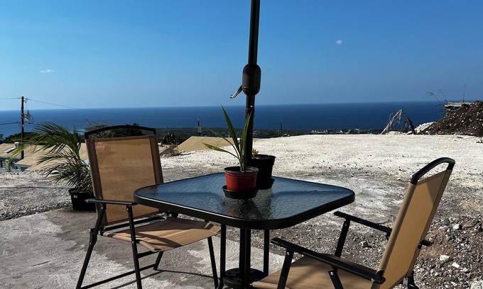 Discovery Bay House | Beautiful and tranquil 2-bedroom, 2 Bathroom house in delightful Discovery Bay.