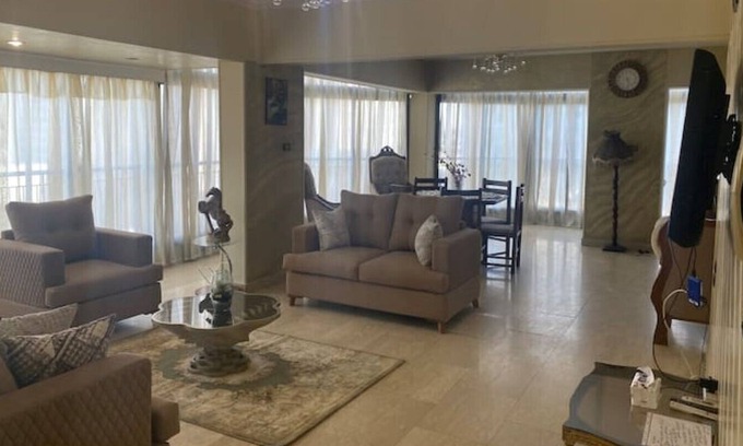 Al Duqqi Apartment | Beautiful apartment view to Nile with jacuzzi