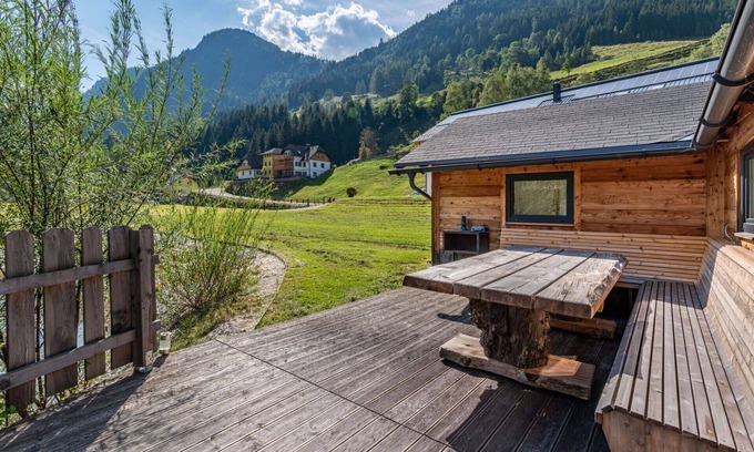 Solk Apartment | Beautiful apartment for 4 people with hot tub, WIFI, TV and patio