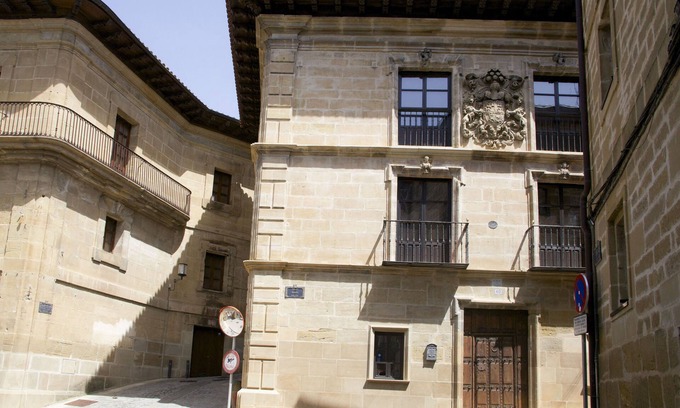 Labastida House | BEAUTIFUL APARTMENT IN 16TH CENTURY MANOR HOUSE