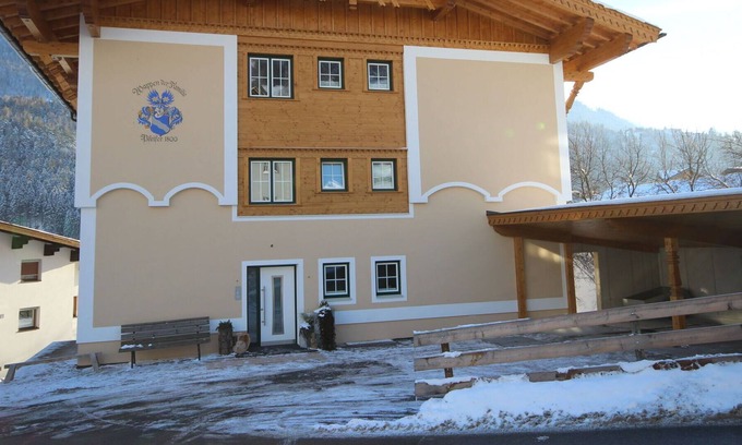 Pians Apartment | Beautiful apartment for 8 guests with WIFI, TV, balcony and parking