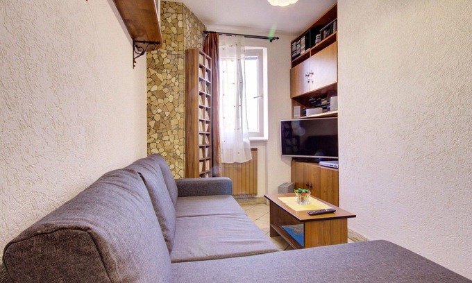 Izola Apartment | Beautiful apartment for 4 people with WIFI, A/C, TV and patio
