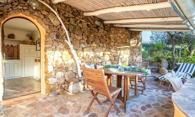 Capo d'Orso Apartment | Beautiful apartment for 2 people with A/C, TV and pets allowed