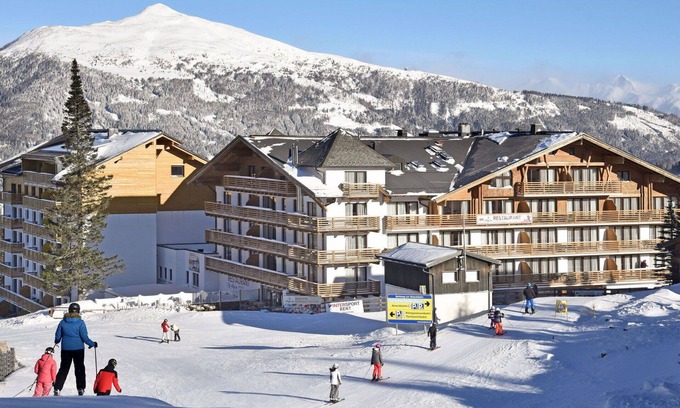 Katschberg Apartment | Beautiful apartment for 4 guests with pool, WIFI, balcony, pets allowed and panoramic view